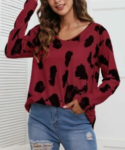 Hot Sale ⭐ CELLABIE Red & Black Abstract Long-Sleeve V-Neck Top - 👩 Women 🔔